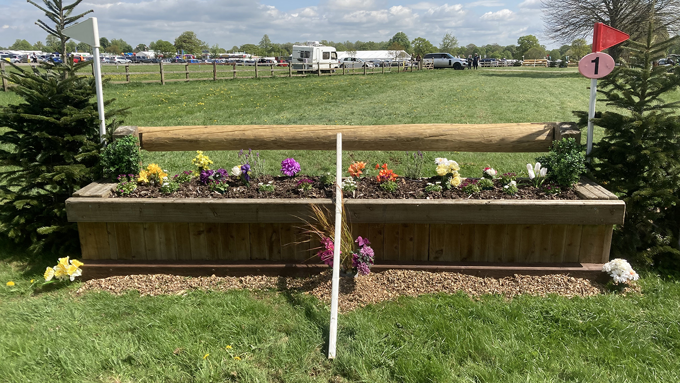 Badminton grassroots championships course BE100 fence 1