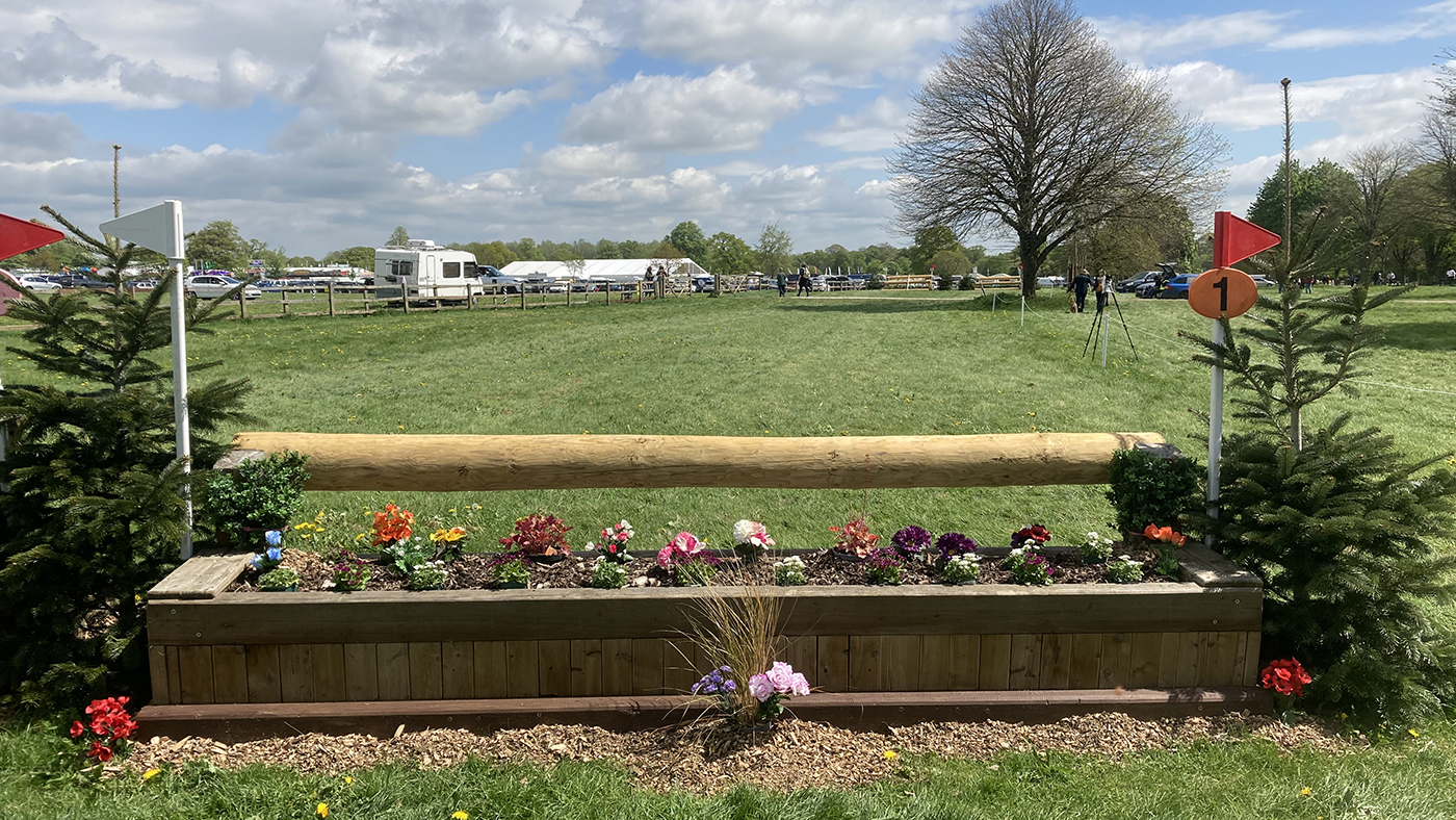 Badminton Grassroots Championships course BE90 fence 1