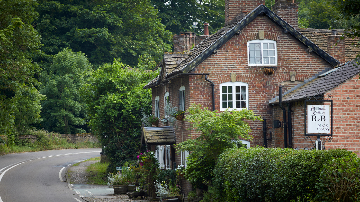 Lodges close to Somerford Park and different puts to stick