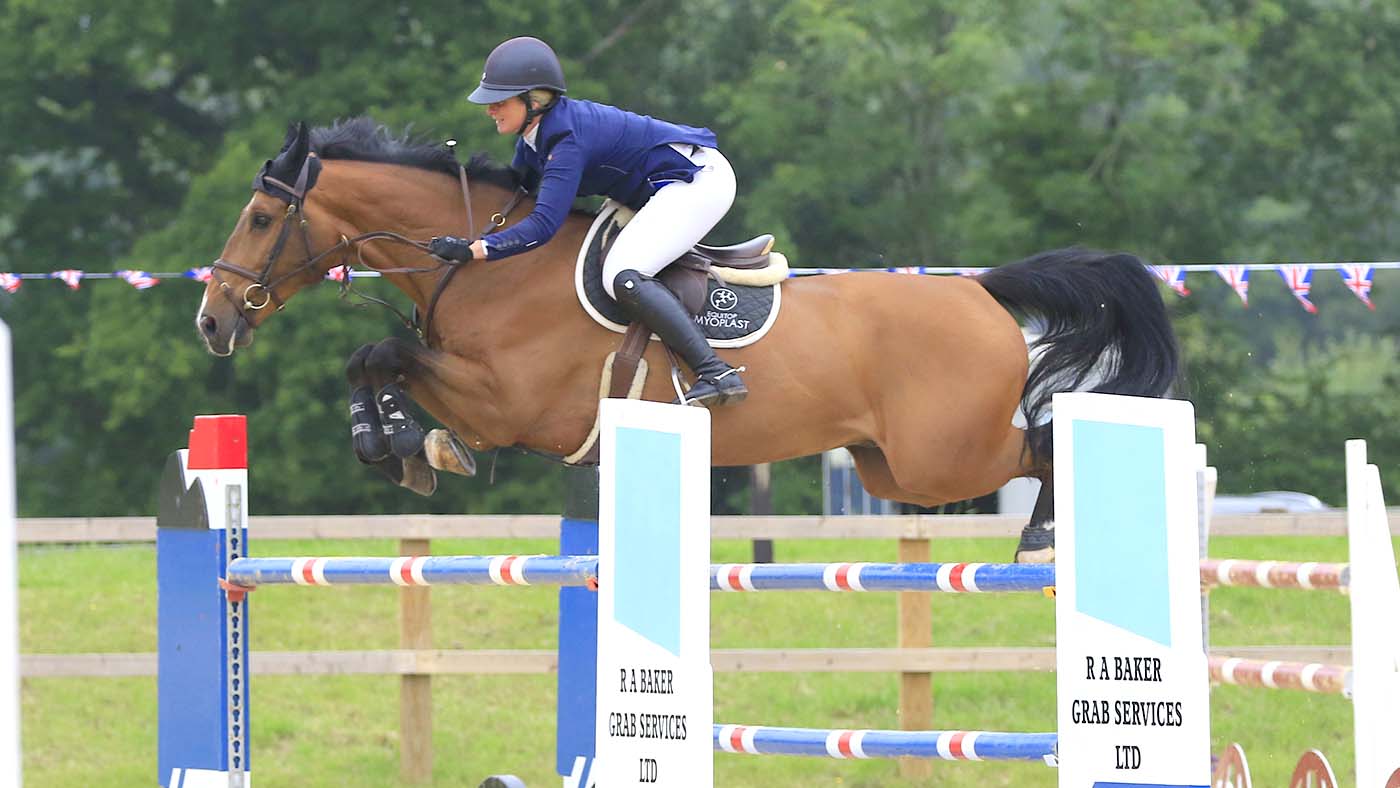 Nicole Pavitt riding Gemmarco 16 at Felbridge