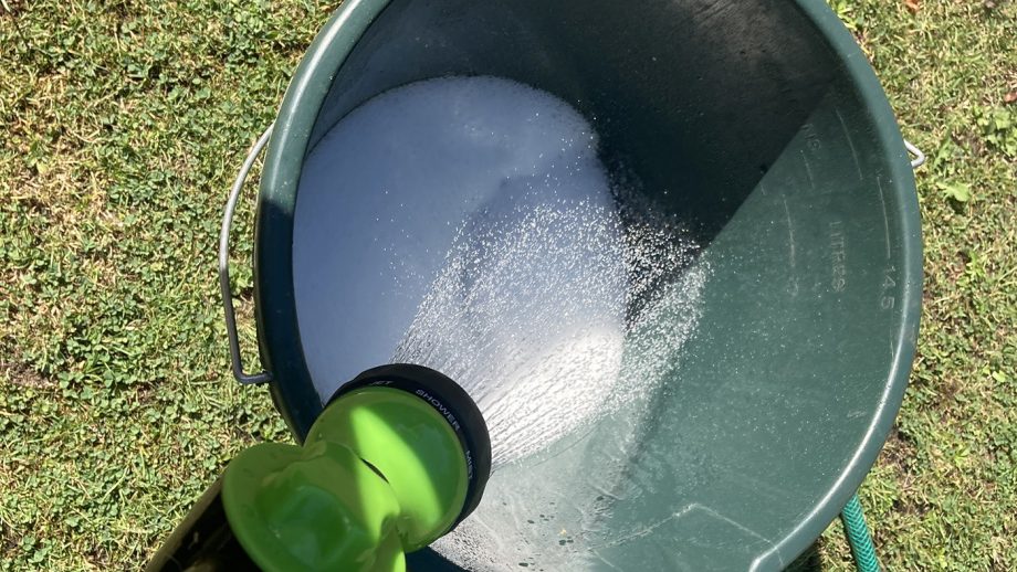 Cavalor Bianco Wash bubbled in bucket