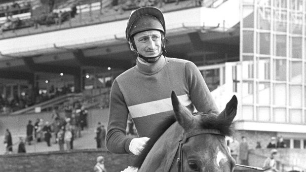 The Cheltenham Gold Cup-winning amateur jockey Jim Wilson has died aged 72