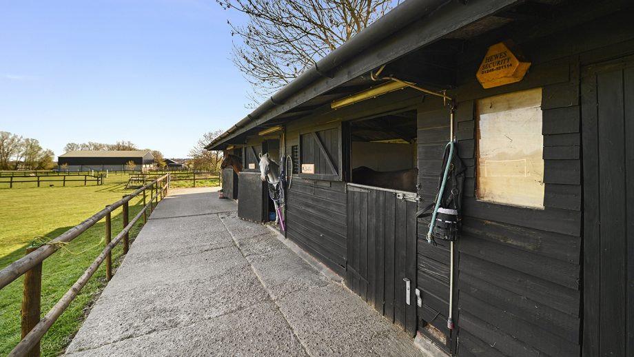 Check out this 4bed property with stables, arena, 8 acres and more