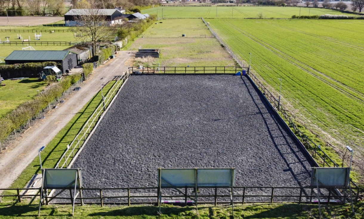 Check out this 4bed property with stables, arena, 8 acres and more