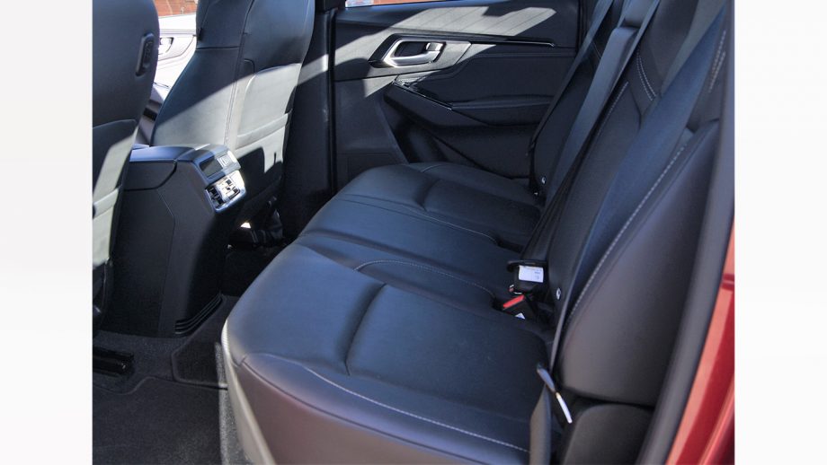 Isuzu D-Max rear seats