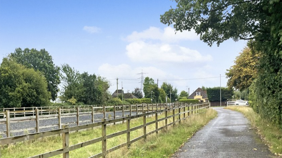 An opportunity to rent over 38 acres of land, with stabling for 35 horses and indoor and outdoor