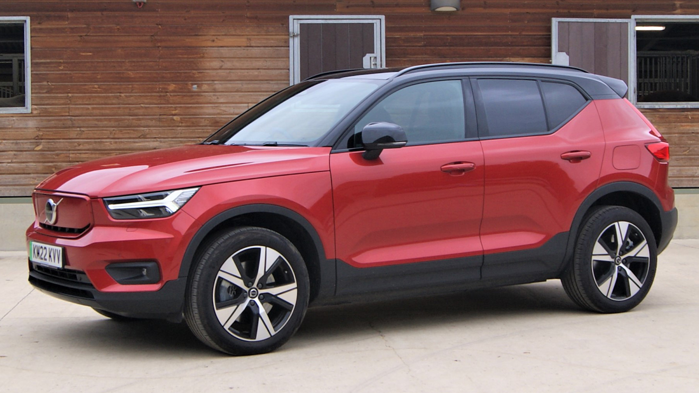 Volvo XC40 side view