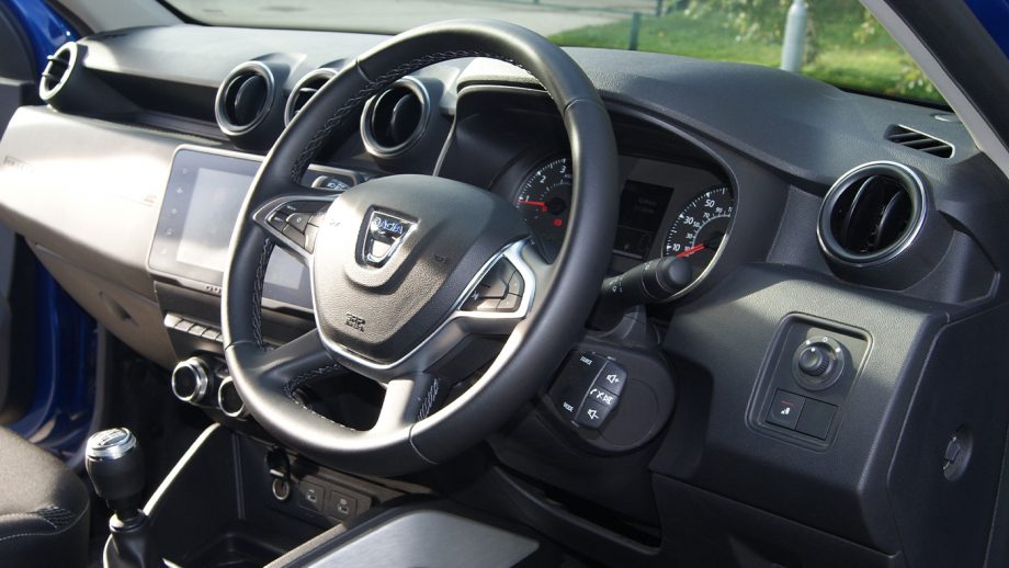 Dacia Duster front interior
