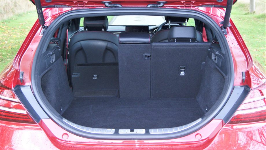 Genesis G70 Shooting Brake boot