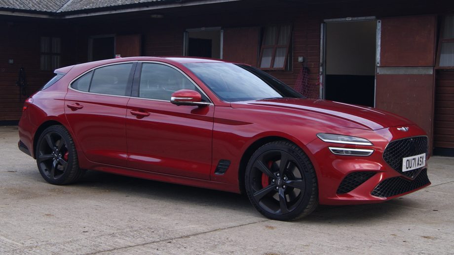 Genesis G70 Shooting Brake from side