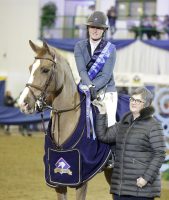 Nicole Pavitt riding Paris 16