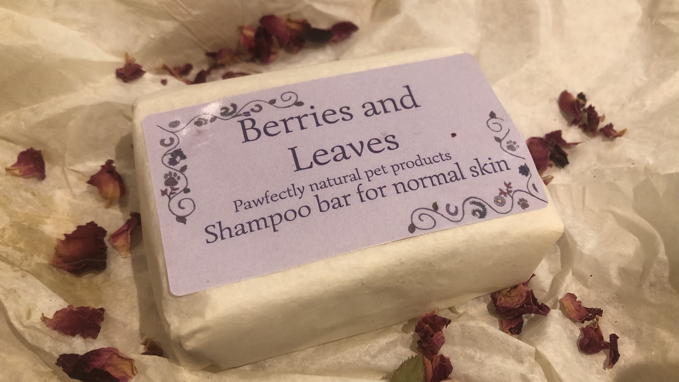 Berries and Leaves dog shampoo bar