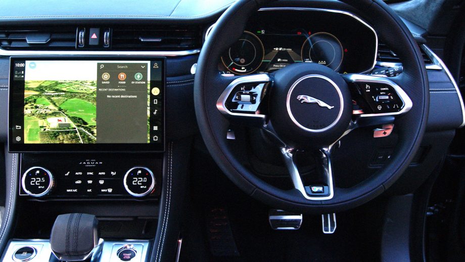 Jaguar F-Pace dashboard