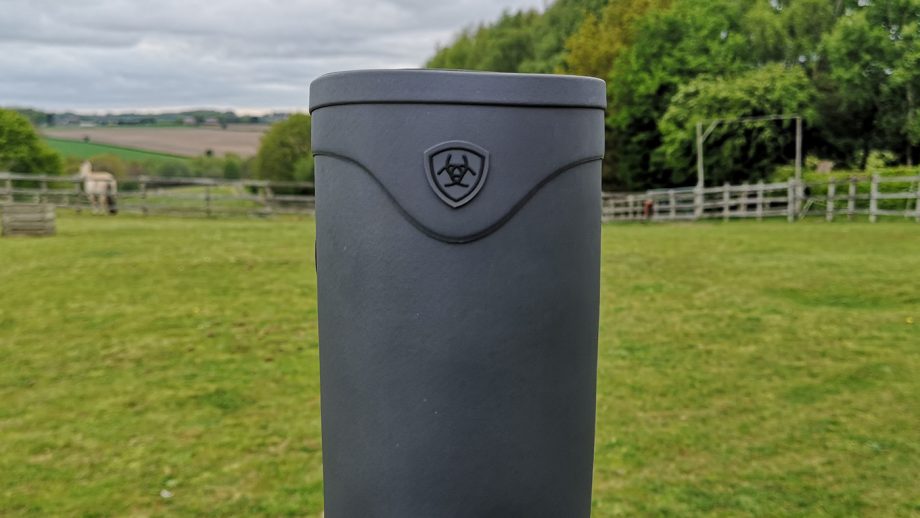 Ariat Kelmarsh front logo