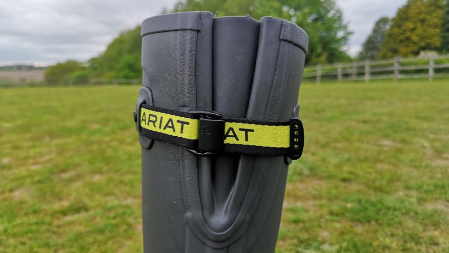 Ariat Kelmarsh fastening from rear