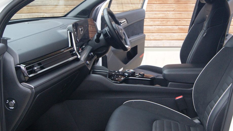 Kia Sportage front interior