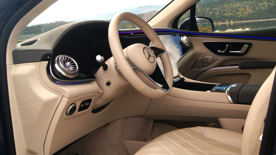 Mercedes EQS SUV front seats