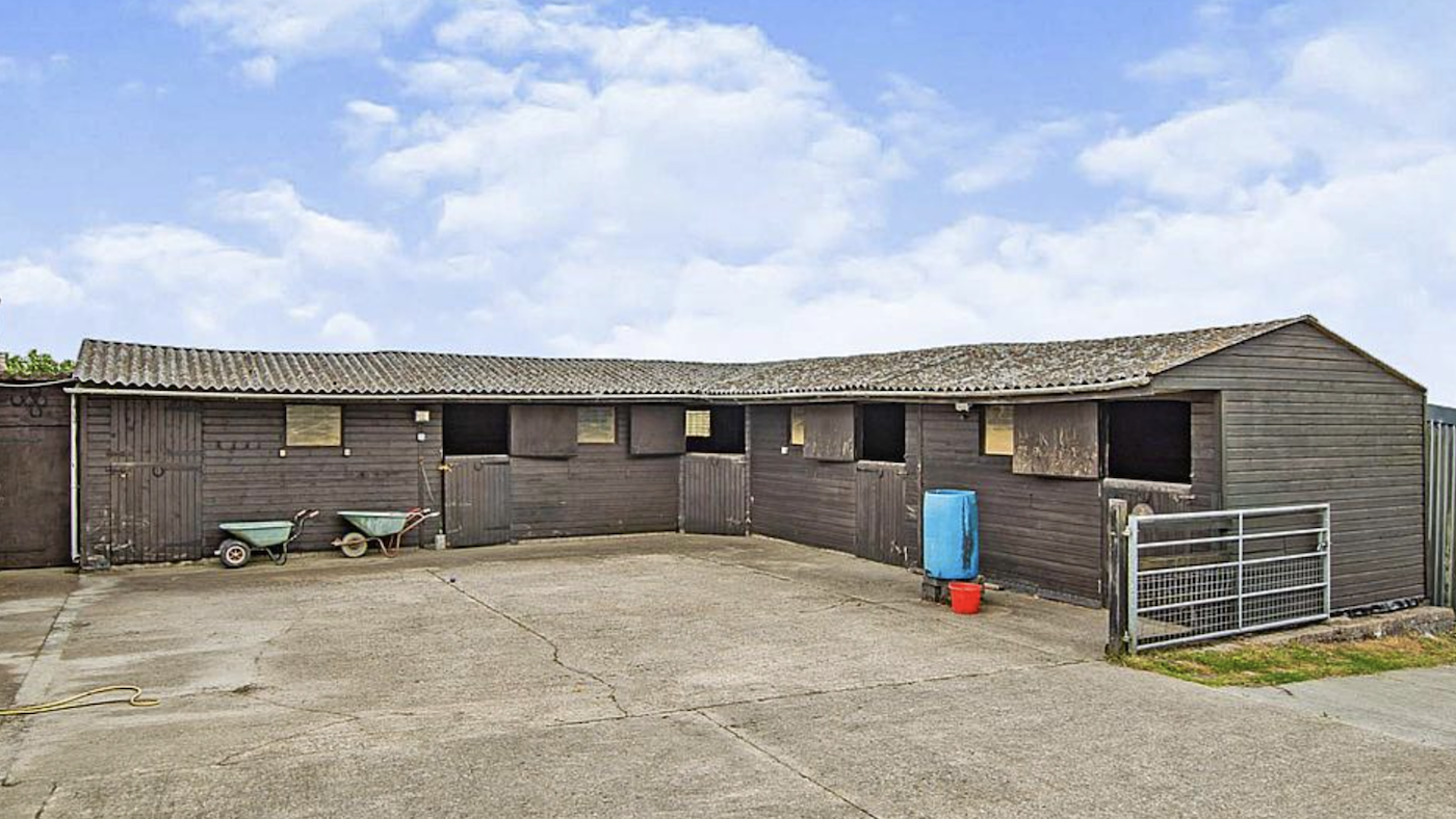 Timber stabling at Hunters Lodge Login Carmarthenshire