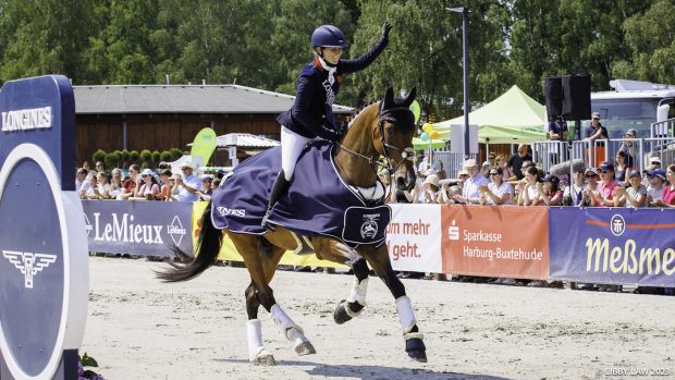 Luhmühlen Horse Trials winners Laura Collett and London 52