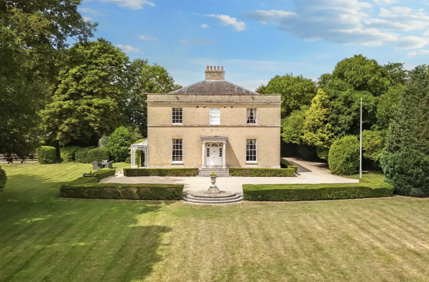 A 26-acre property with six stables, a Georgian house, pool, sauna and extra