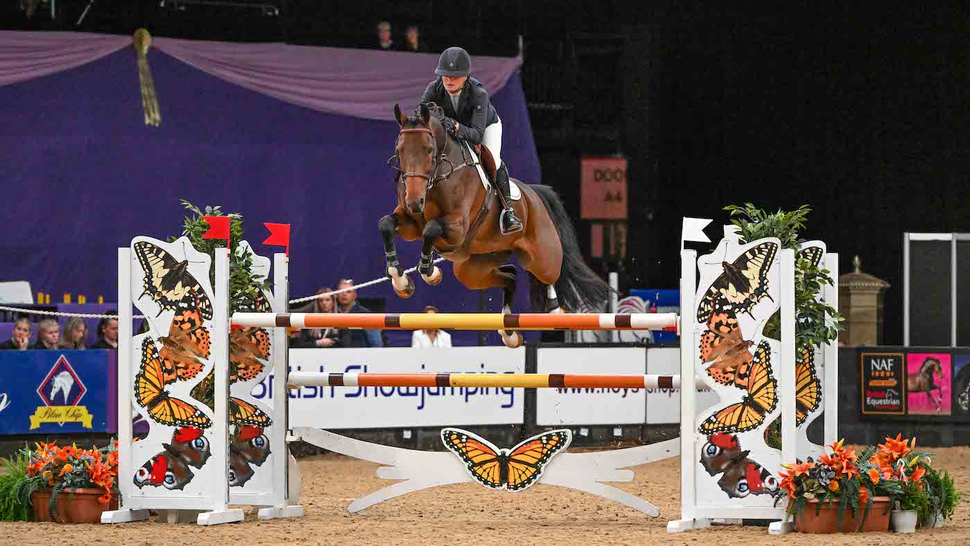 Alanna Clutterbuck and Dirk IV take the 2023 HOYS senior Foxhunter title