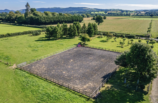 Take a look at this 5-bed equestrian assets set in 12 acres of lovely nation-state with stables and an enviornment
