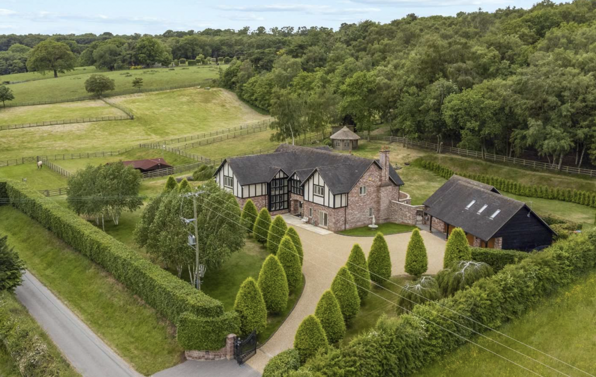 A superimpressive family home with stables, over 7 acres and more