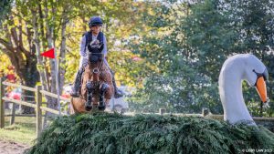 Ros Canter and Izilot DHI have taken the lead following the Pau Horse Trials cross-country