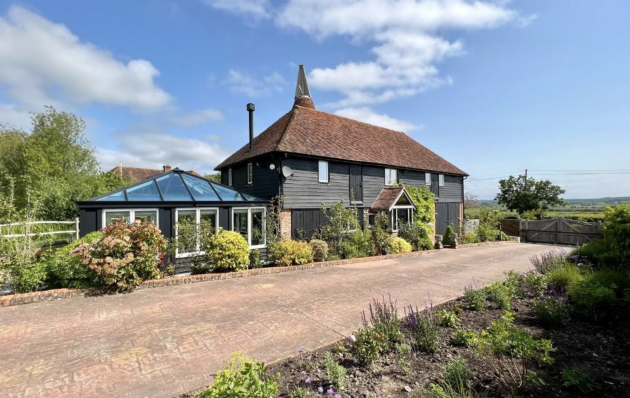 A phenomenal oast area whole with stables, enviornment, grazing and annexe