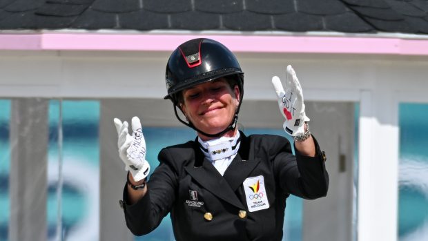 Larissa Pauluis sends her late husband a message on her hands at the Paris Olympics.