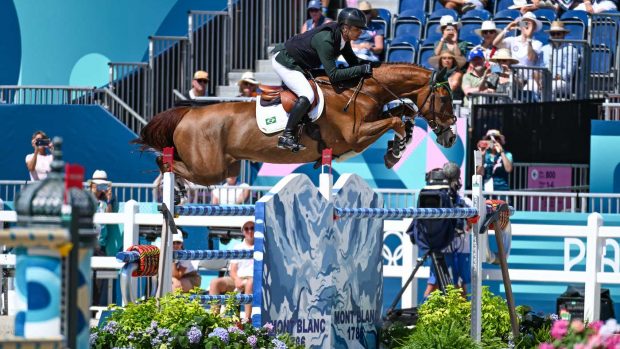 Rodrigo Pessoa competing in the Olympic showjumping individual qualifier on Major Tom