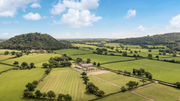 5-bed house with 14 acres, 12 strong, area and extra