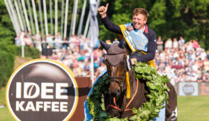 Matt Sampson wins showjumping prize