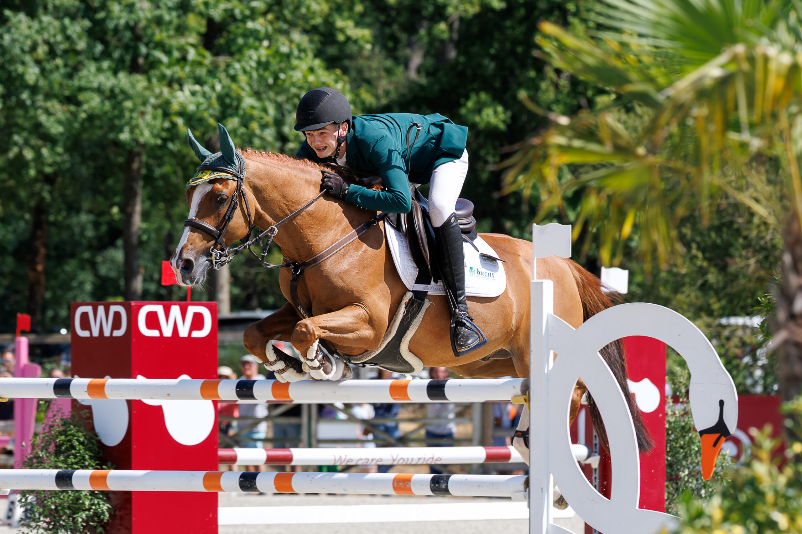 Cian McMunn wins individual gold at the pony European showjumping championships riding Esperando SK for Ireland.