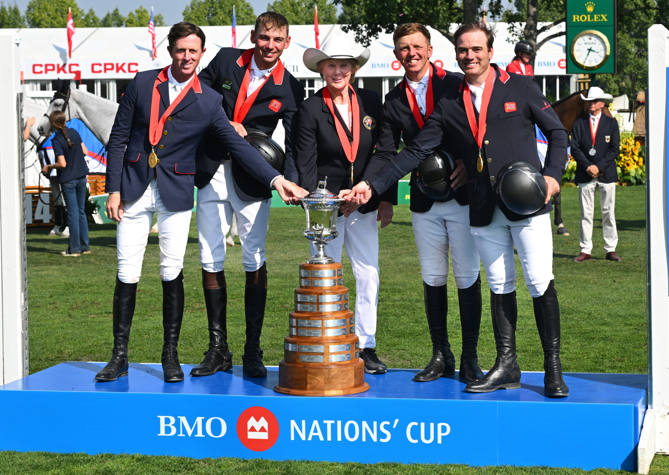 The winning Great Britain Nations Cup showjumping team with chef d'equipe Di Lampard.