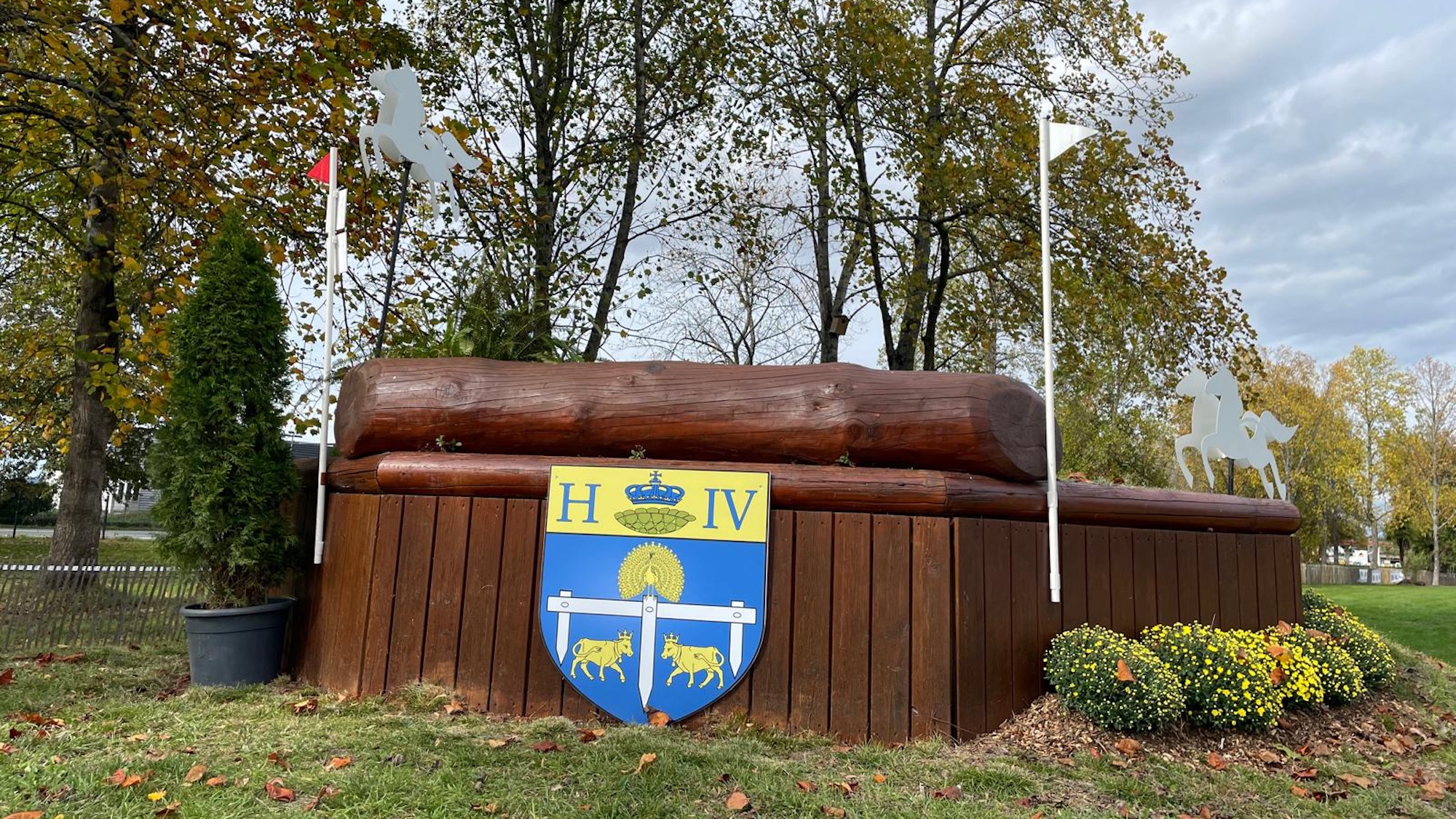Log and drop at Pau Horse Trials