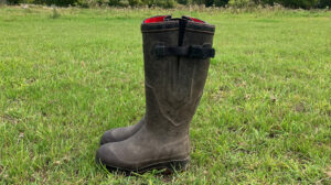 Aigle Parcours 2 Iso wellies in a field