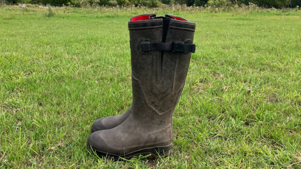 Aigle Parcours 2 Iso wellies in a field