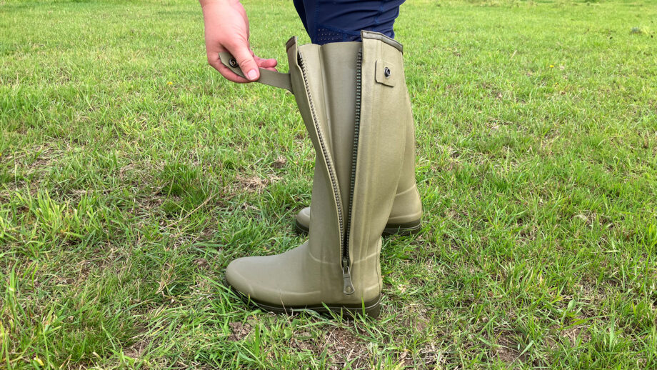 Close up of the full length side zip undone on the Le Chameau Chasseur Neoprene wellies