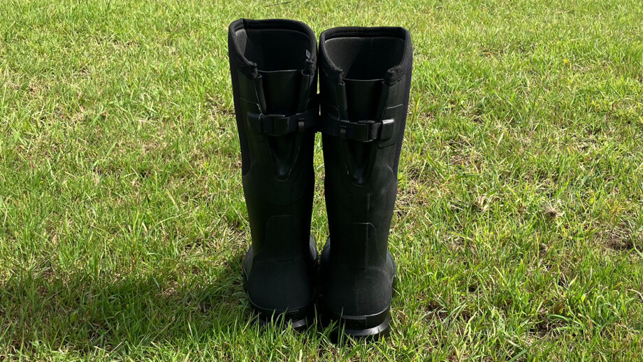 Close up showing adjustable gusset at the back of the Muck Boot Chore Adjustable Boots