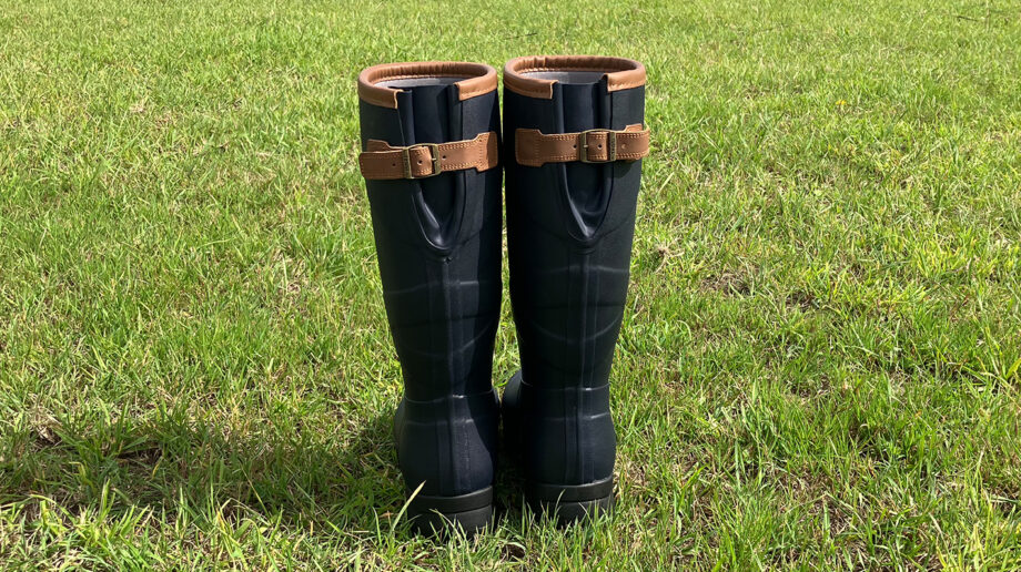 Close up of back adjustment on the Toggi Barnsdale wellies