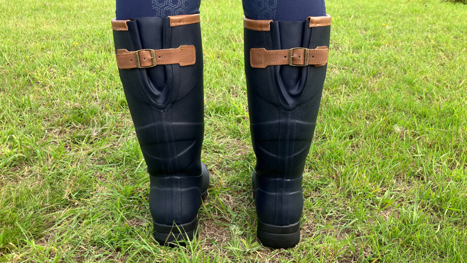 close up view of the adjustable back gusset on the Toggi Barnsdale wellies