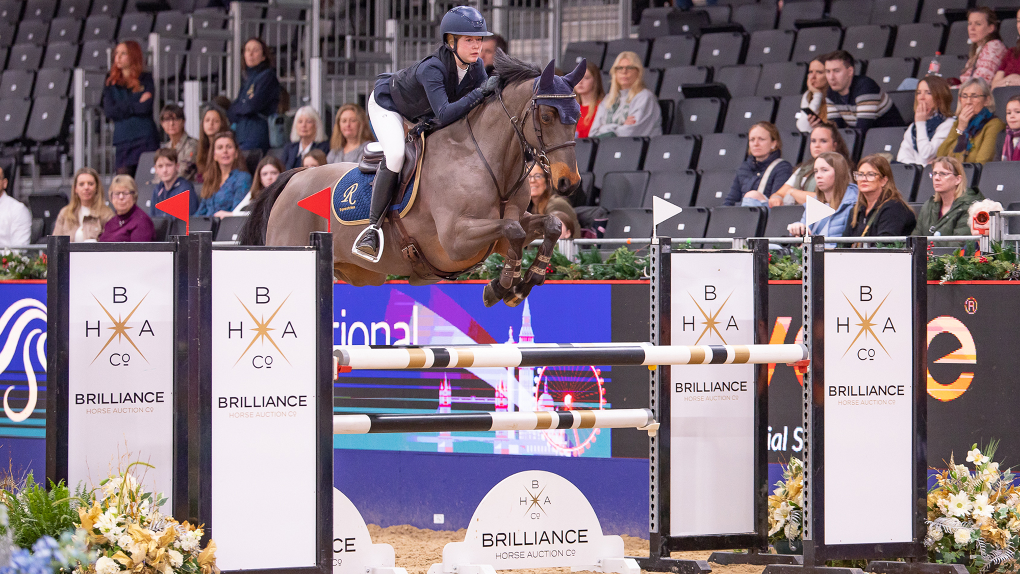 Sophia Rogers and Neil 55 win the mini stakes at London International 2025.