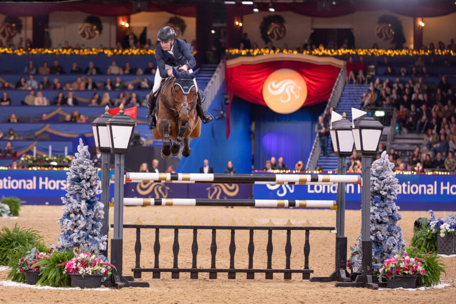 Tom Wachman and Do It Easy win the London Horse Show grand prix 2025.