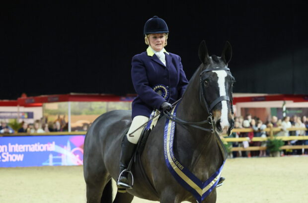 2025 Rising Stars cob champions Jocelyn Cleveland and De Kobdashian stand for a photo in their sash.