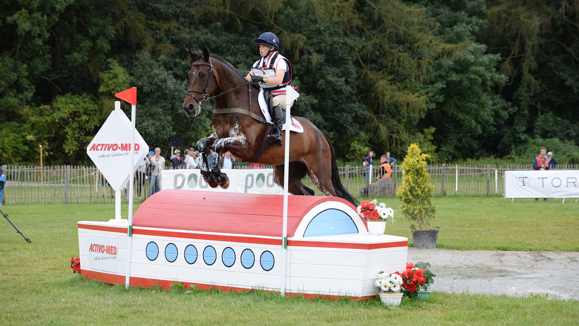 Ros Canter and Allstar B help the Brits to team gold at the 2017 European Championships.
