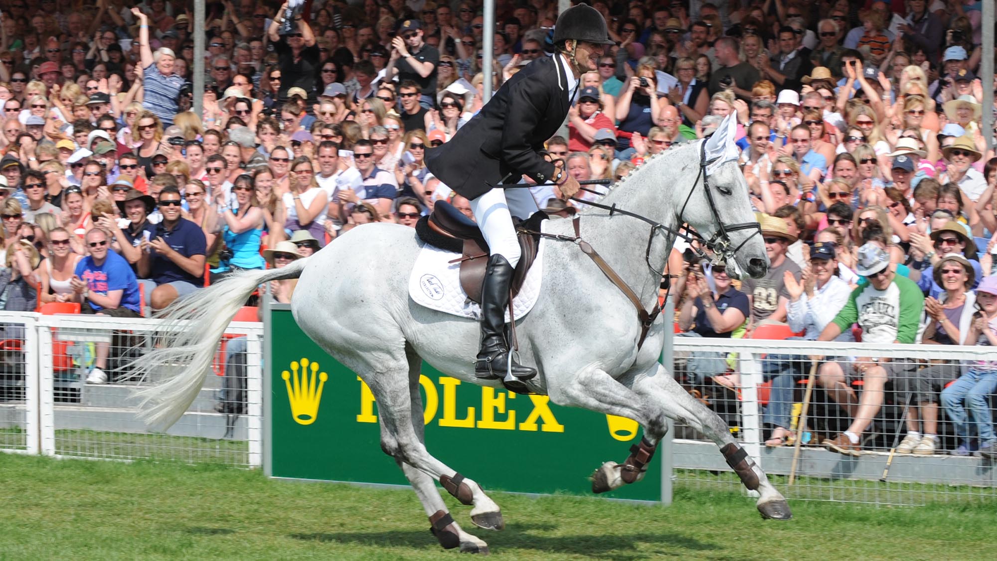 Mark Todd and NZB Land Vision enjoy a lap of honour at Badminton 2011. 