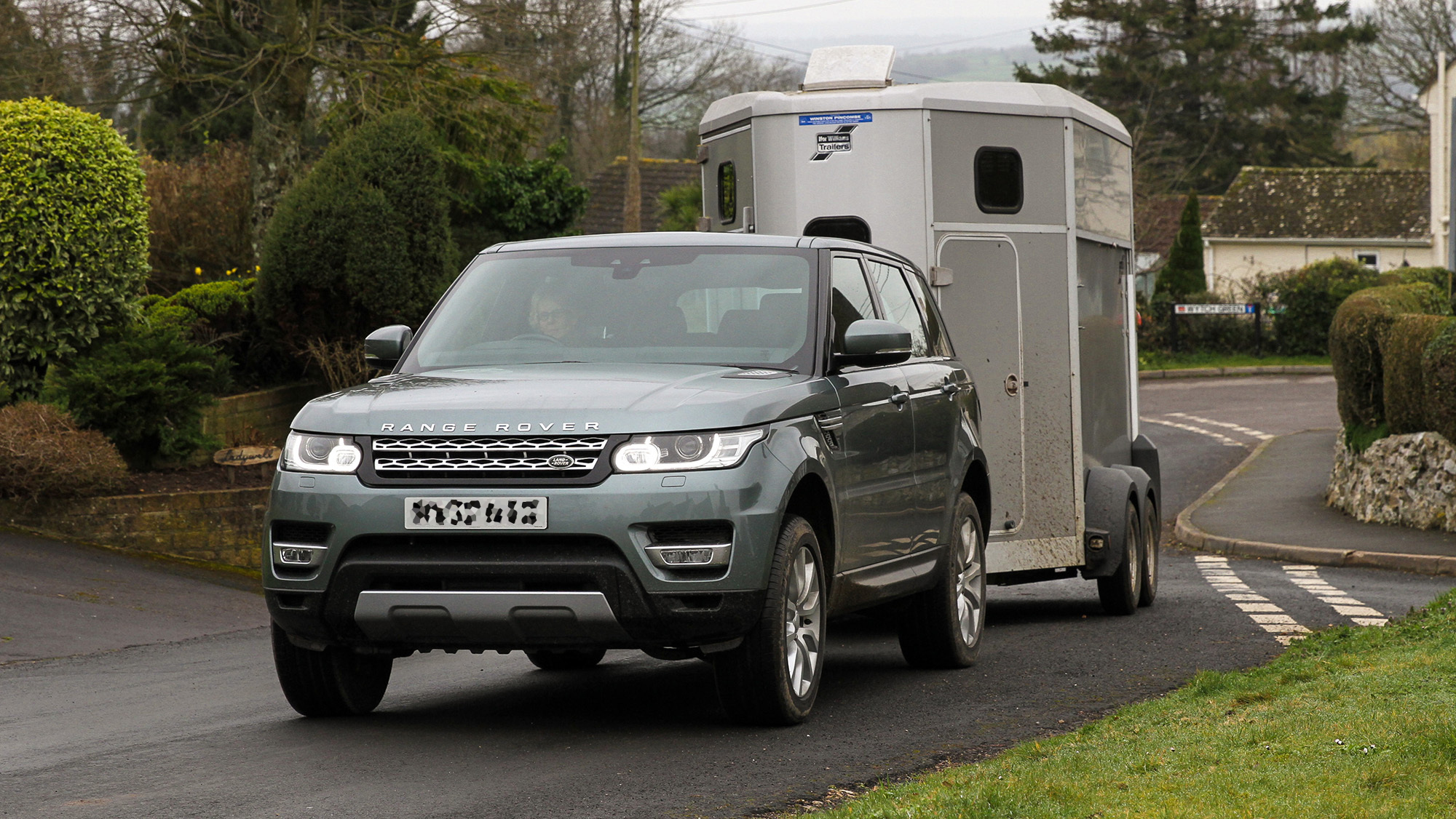 Range Rover pulling horse trailer on country lane