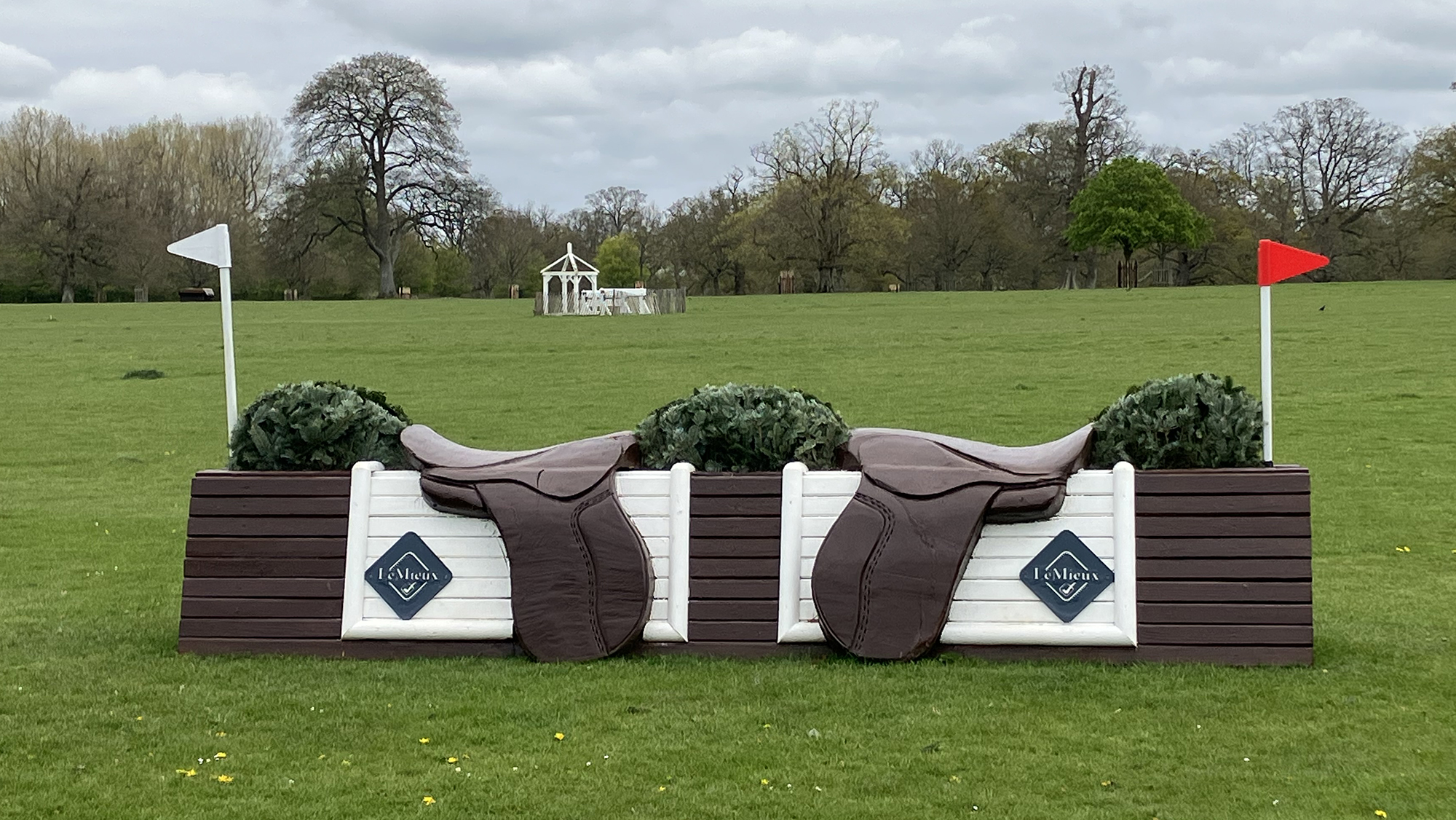 The LeMieux saddle fence