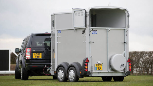 Land Rover Discovery towing a horse trailer